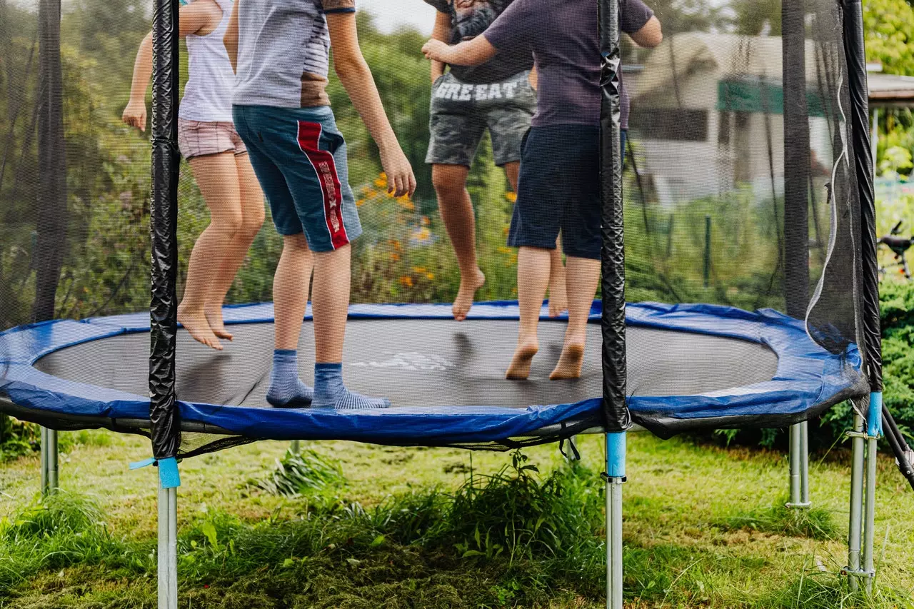 Trampoliny ogrodowe - czy są bezpieczne dla dziecka w każdym wieku? olina_czy_jest_bezpieczna_dla_dzieci